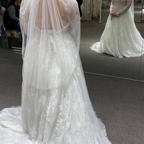 *NEW* wedding dress - Picture 2 of 7